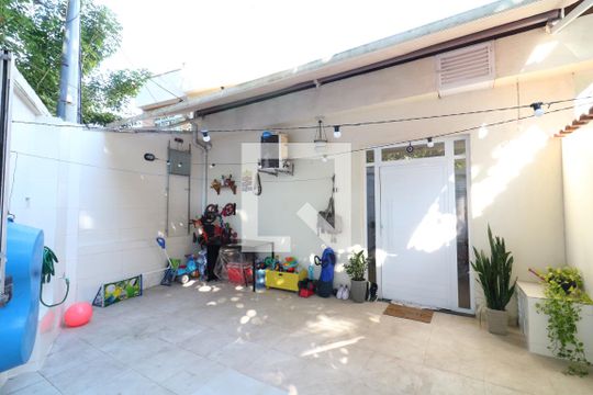 Garagem de casa à venda com 2 quartos, 90m² em Jardim Guanabara, Rio de Janeiro