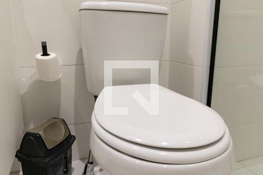 Banheiro de kitnet/studio à venda com 1 quarto, 24m² em Vila Olímpia, São Paulo