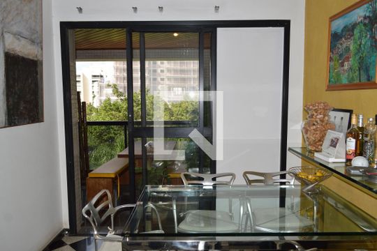 Acesso a varanda de apartamento à venda com 4 quartos, 204m² em Jardim Vila Mariana, São Paulo