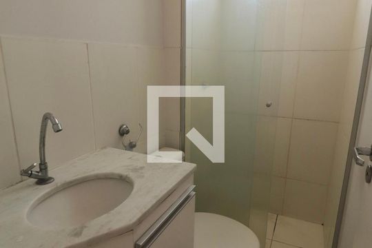 Banheiro 1 de apartamento para alugar com 2 quartos, 56m² em Setor Negrão de Lima, Goiânia