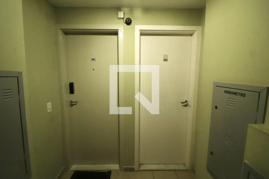 Corredor de apartamento para alugar com 2 quartos, 56m² em Setor Negrão de Lima, Goiânia