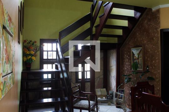 Sala de casa à venda com 4 quartos, 340m² em Santos Dumont, São Leopoldo