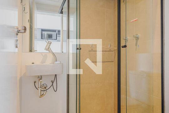 Banheiro de kitnet/studio para alugar com 1 quarto, 29m² em Jardim Paulista, São Paulo