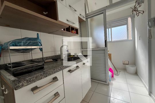 Cozinha e Área de Serviço de apartamento para alugar com 2 quartos, 55m² em Parque Suzano, Suzano