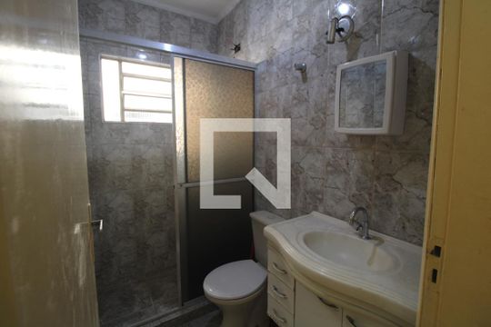 Banheiro comum de casa à venda com 4 quartos, 165m² em Jardim Lallo, São Paulo