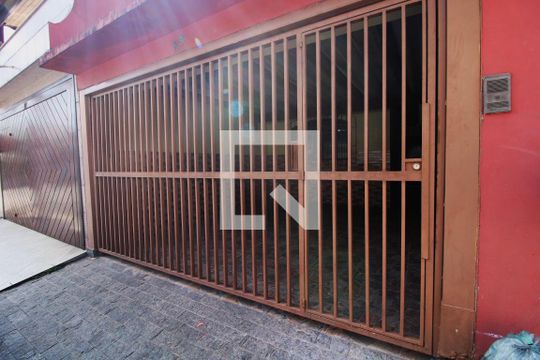 Fachada de casa à venda com 4 quartos, 165m² em Jardim Lallo, São Paulo
