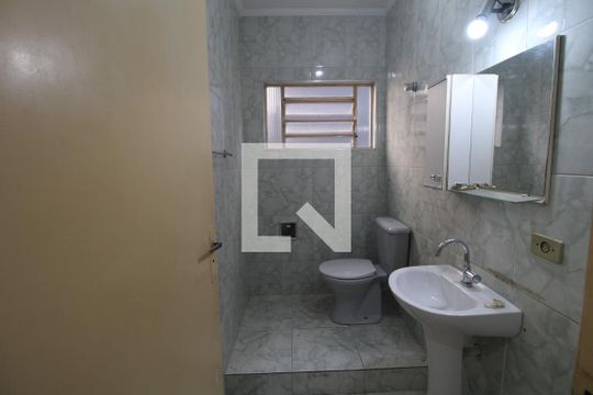 Banheiro da suíte de casa à venda com 4 quartos, 165m² em Jardim Lallo, São Paulo