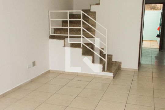 Sala de casa à venda com 2 quartos, 88m² em Jardim Eliane, São Paulo