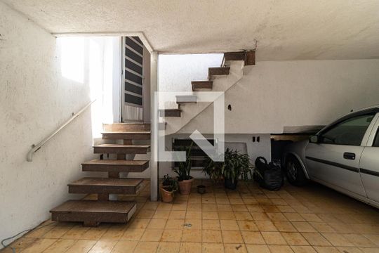 Garagem  de casa à venda com 5 quartos, 250m² em Vila Moraes, São Paulo