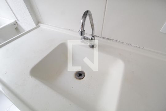 Cozinha de apartamento para alugar com 2 quartos, 52m² em Jardim Holanda, Uberlândia