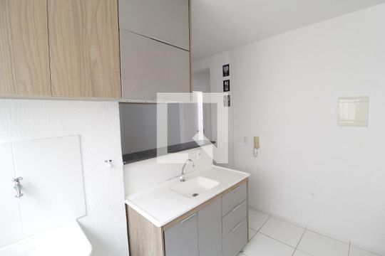Cozinha de apartamento para alugar com 2 quartos, 52m² em Jardim Holanda, Uberlândia