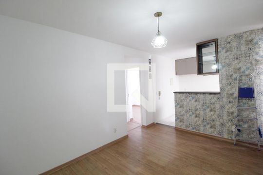 Sala de apartamento para alugar com 2 quartos, 52m² em Jardim Holanda, Uberlândia