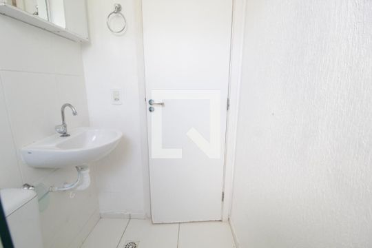 Banheiro Social de apartamento para alugar com 2 quartos, 52m² em Jardim Holanda, Uberlândia