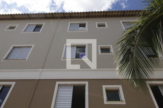 Fachada do bloco de apartamento para alugar com 2 quartos, 52m² em Jardim Holanda, Uberlândia