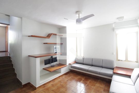 Sala de TV de casa para alugar com 3 quartos, 216m² em Vigilato Pereira, Uberlândia
