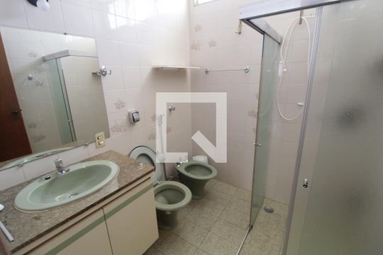 Banheiro da Suíte 1 de casa para alugar com 3 quartos, 216m² em Vigilato Pereira, Uberlândia