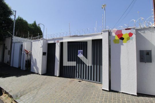 Fachada Plaquinha de casa para alugar com 3 quartos, 216m² em Vigilato Pereira, Uberlândia