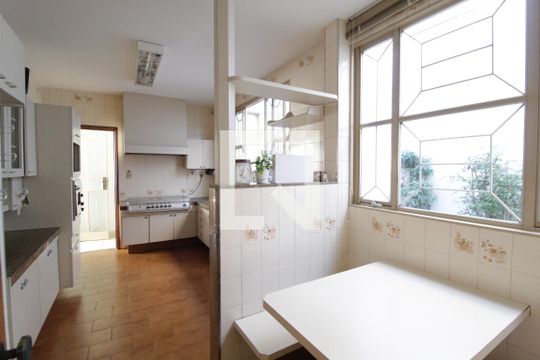 Cozinha de casa para alugar com 3 quartos, 216m² em Vigilato Pereira, Uberlândia