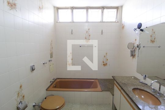 Banheiro da Suíte 2 de casa para alugar com 3 quartos, 216m² em Vigilato Pereira, Uberlândia