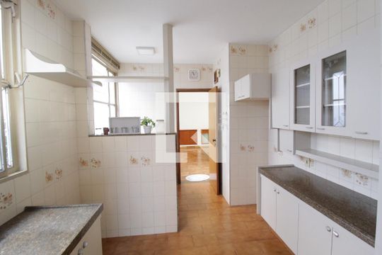 Cozinha de casa para alugar com 3 quartos, 216m² em Vigilato Pereira, Uberlândia