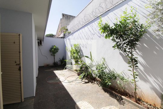 Quintal de casa para alugar com 3 quartos, 216m² em Vigilato Pereira, Uberlândia