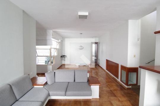 Sala de TV de casa para alugar com 3 quartos, 216m² em Vigilato Pereira, Uberlândia