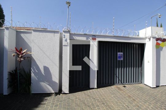 Fachada Plaquinha de casa para alugar com 3 quartos, 216m² em Vigilato Pereira, Uberlândia