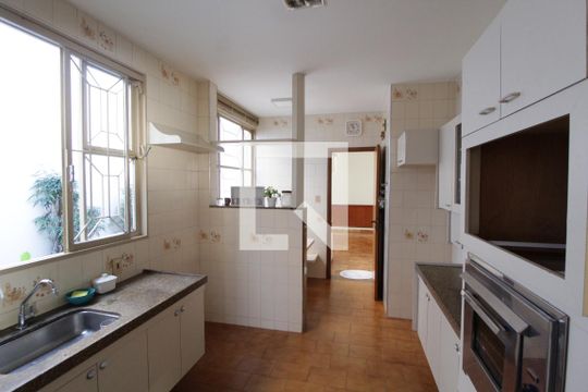 Cozinha de casa para alugar com 3 quartos, 216m² em Vigilato Pereira, Uberlândia