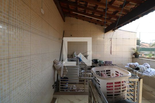 Área de Serviço de casa para alugar com 3 quartos, 300m² em Vila Santa Clara, São Paulo