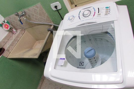 Área de Serviço de casa para alugar com 2 quartos, 125m² em Parque Pinheiros, Taboão da Serra