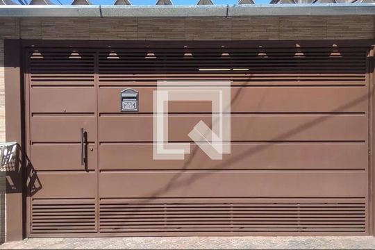 Fachada de casa para alugar com 2 quartos, 125m² em Parque Pinheiros, Taboão da Serra