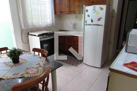 Cozinha de casa para alugar com 2 quartos, 125m² em Parque Pinheiros, Taboão da Serra