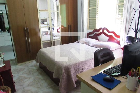 Suíte de casa para alugar com 2 quartos, 125m² em Parque Pinheiros, Taboão da Serra