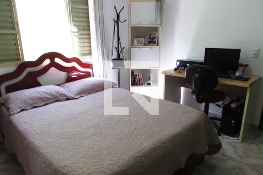 Suíte de casa para alugar com 2 quartos, 125m² em Parque Pinheiros, Taboão da Serra
