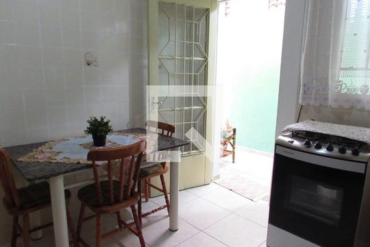Cozinha de casa para alugar com 2 quartos, 125m² em Parque Pinheiros, Taboão da Serra