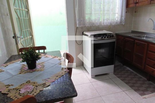 Cozinha de casa para alugar com 2 quartos, 125m² em Parque Pinheiros, Taboão da Serra