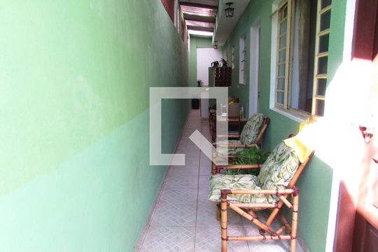 Corredor de casa para alugar com 2 quartos, 125m² em Parque Pinheiros, Taboão da Serra