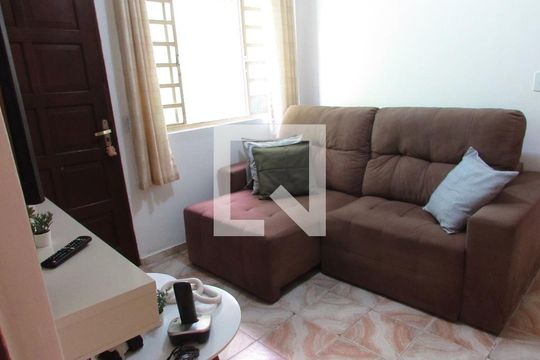 Sala de casa para alugar com 2 quartos, 125m² em Parque Pinheiros, Taboão da Serra