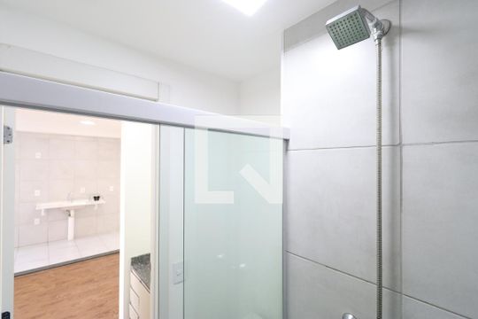Banheiro social de apartamento à venda com 1 quarto, 32m² em Várzea da Barra Funda, São Paulo