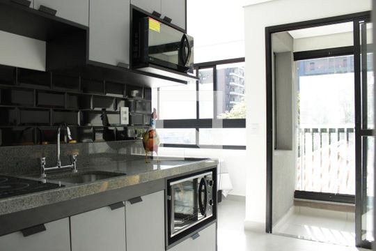 Cozinha de kitnet/studio para alugar com 1 quarto, 23m² em Pinheiros, São Paulo