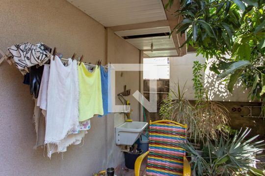 Quintal de casa para alugar com 4 quartos, 300m² em Santa Monica, Belo Horizonte