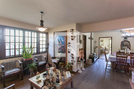 Casa para alugar com 4 quartos, 300m² em Santa Monica, Belo Horizonte