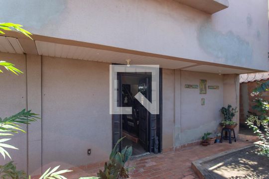 Fachada de casa para alugar com 4 quartos, 300m² em Santa Monica, Belo Horizonte