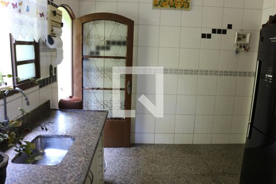 Cozinha de casa à venda com 4 quartos, 320m² em Jardim Riacho das Pedras, Contagem