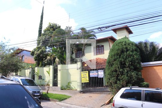 Fachada de casa à venda com 4 quartos, 320m² em Jardim Riacho das Pedras, Contagem