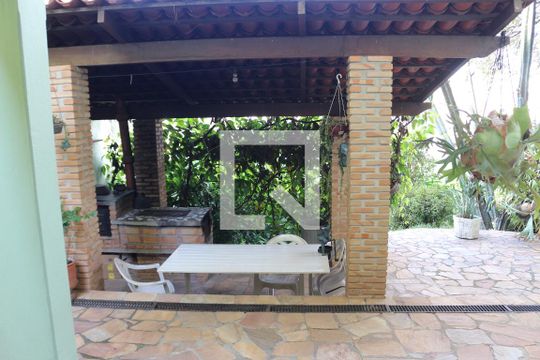 Quintal de casa à venda com 4 quartos, 320m² em Jardim Riacho das Pedras, Contagem