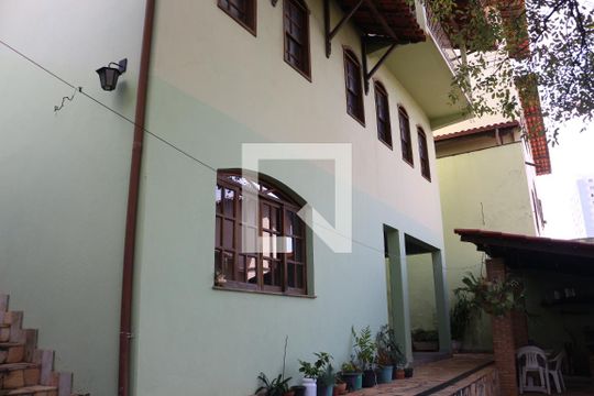Quintal de casa à venda com 4 quartos, 320m² em Jardim Riacho das Pedras, Contagem