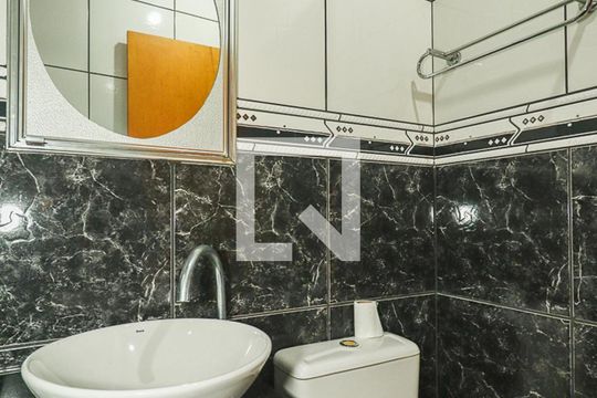 Banheiro 3 de casa à venda com 4 quartos, 300m² em Sarandi, Porto Alegre