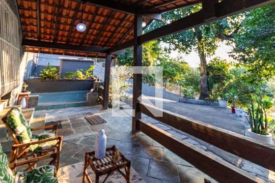 Varanda de casa à venda com 4 quartos, 5000m² em Vila Progresso, Niterói