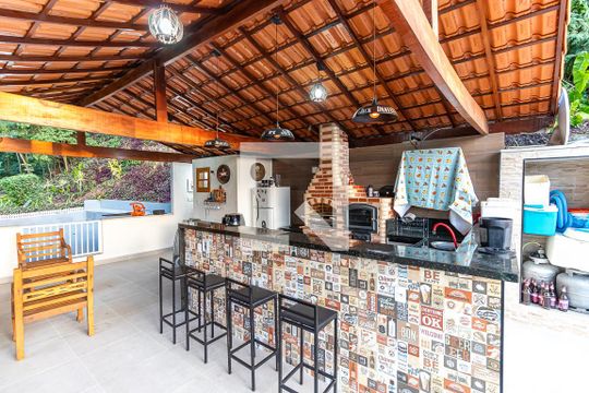 Área comum de casa à venda com 4 quartos, 5000m² em Vila Progresso, Niterói